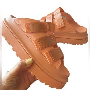 UGG Kids Platform Pink Sandals size 7 in Kids and 8.5 in Women Size